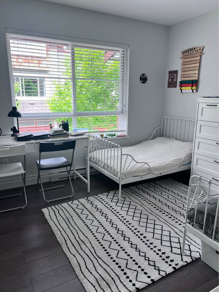 3 Beds 2 Baths – Townhouse