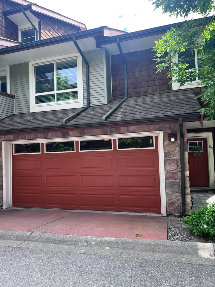 3 Beds 2 Baths – Townhouse