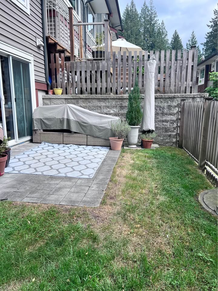 3 Beds 2 Baths – Townhouse